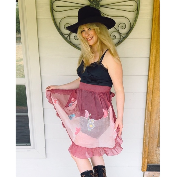 Vintage 1960’s Soft Pink Purple Cotton Apron • Floral Butterly Embroidery - Picture 4 of 8